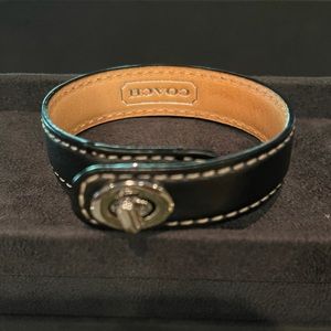 💗COACH leather bracelet w/silver hardware
